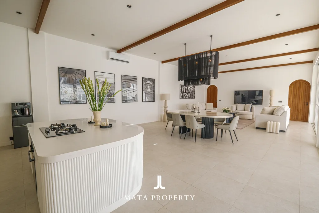 Sanur Beachside 4 Bedrooms: The Art of Monochrome Living – Coastal Refinement at its Finest — photo 5