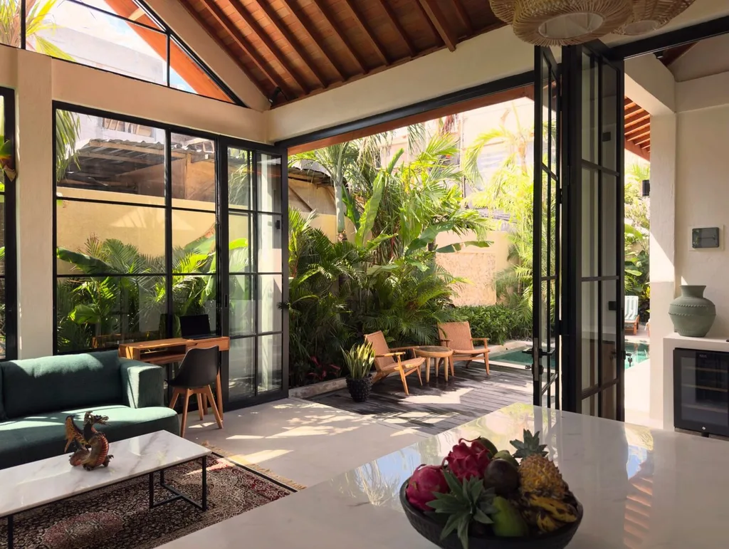 Beachside Modern 2-Bedroom Villa in Central Legian, Kuta — photo 4