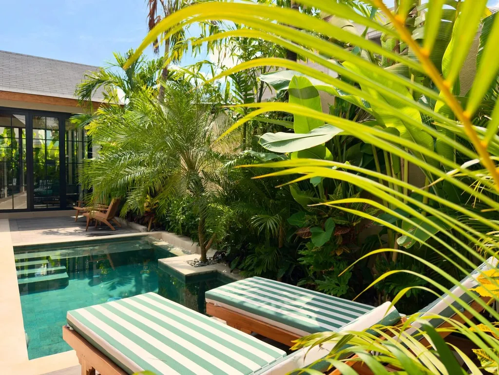Beachside Modern 2-Bedroom Villa in Central Legian, Kuta — photo 2