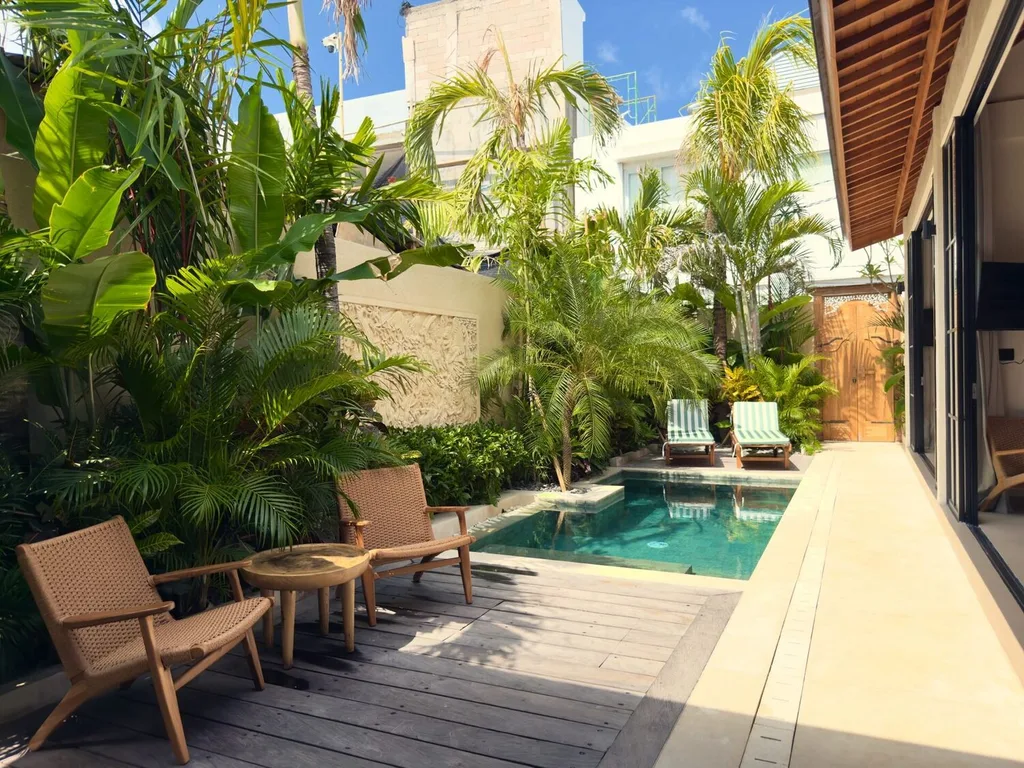 Beachside Modern 2-Bedroom Villa in Central Legian, Kuta — photo 3
