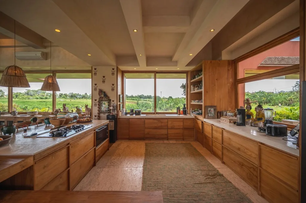 Spanish-Inspired 6-Bedroom Mansion in Tumbak Bayuh, Bali for Sale — photo 5