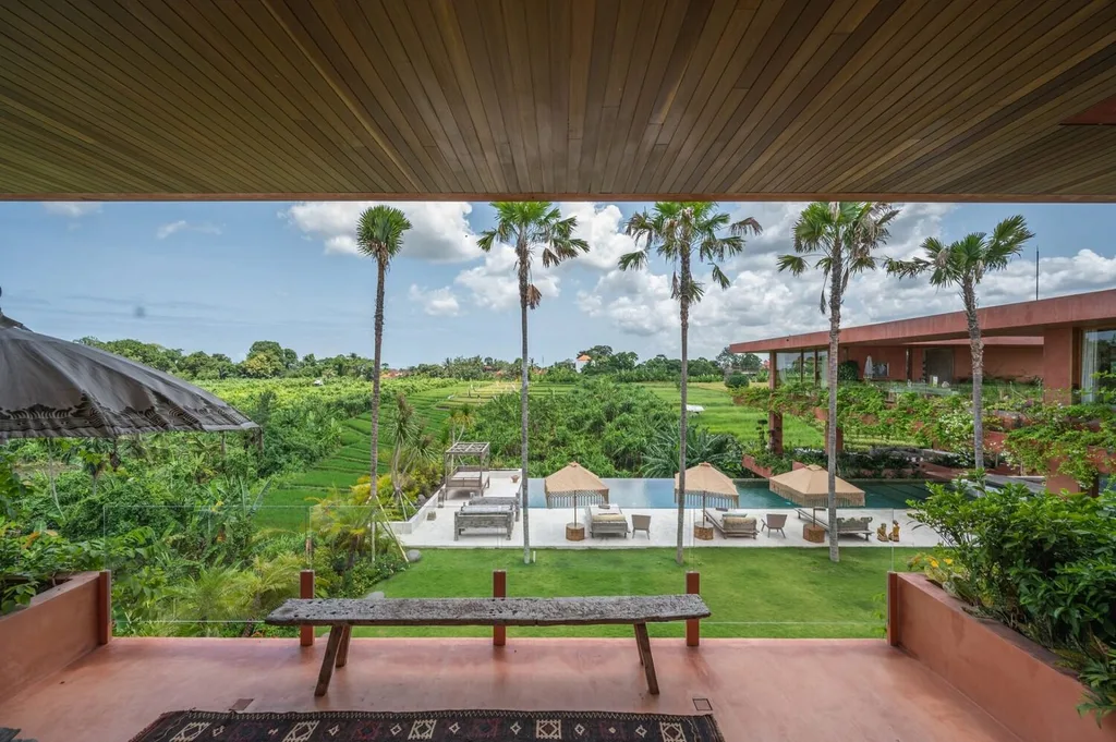 Spanish-Inspired 6-Bedroom Mansion in Tumbak Bayuh, Bali for Sale — photo 4