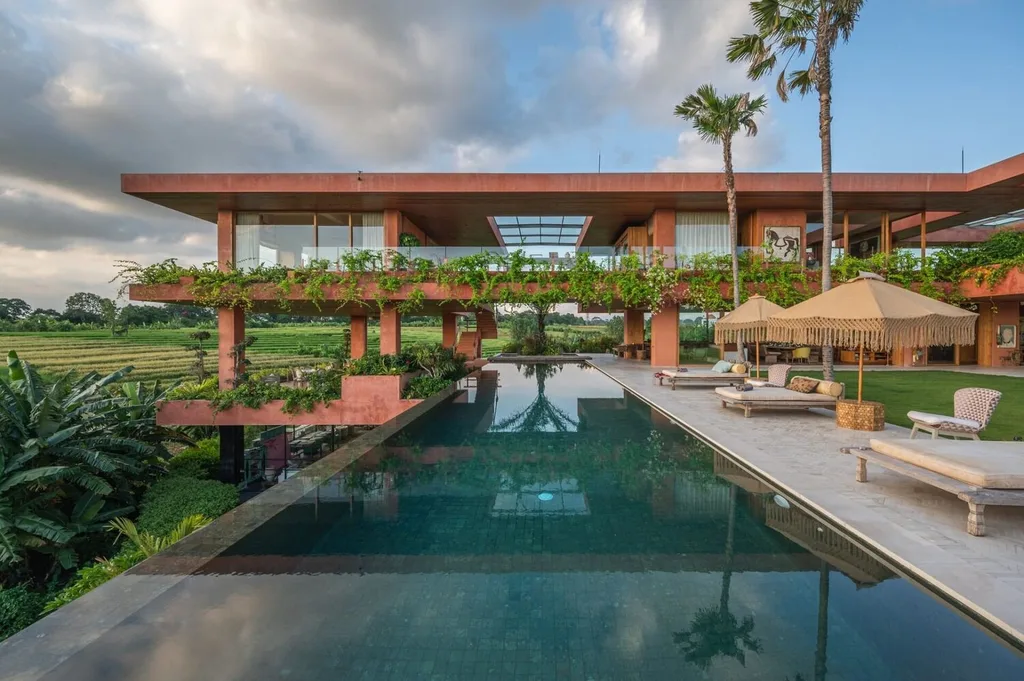 Spanish-Inspired 6-Bedroom Mansion in Tumbak Bayuh, Bali for Sale — photo 2