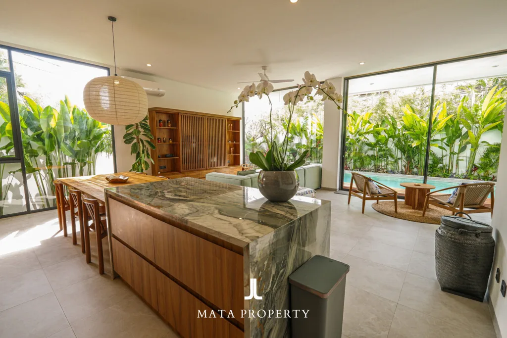 Elegant Contemporary Villa in Kerobokan for Sale — photo 5