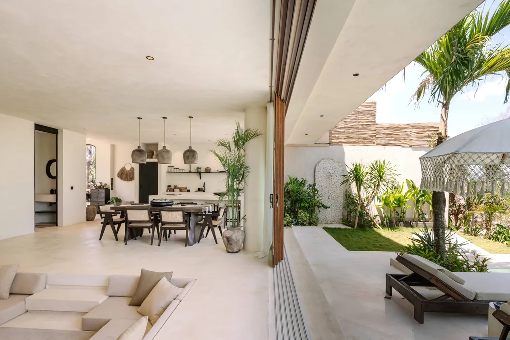 Luxury 3 Bedroom Jungle & Ocean View Villa with Rooftop in Pecatu — photo 2