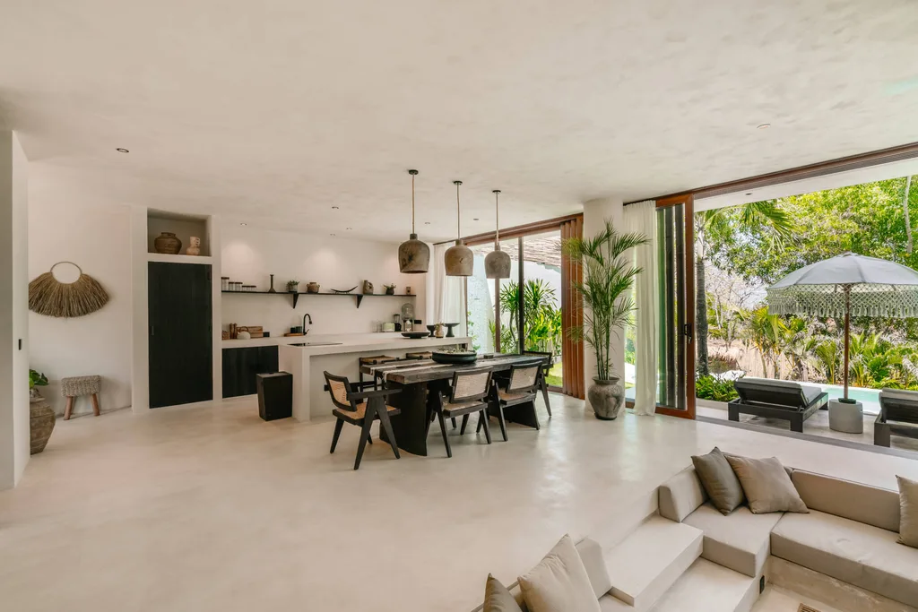 Luxury 3 Bedroom Jungle & Ocean View Villa with Rooftop in Pecatu — photo 5