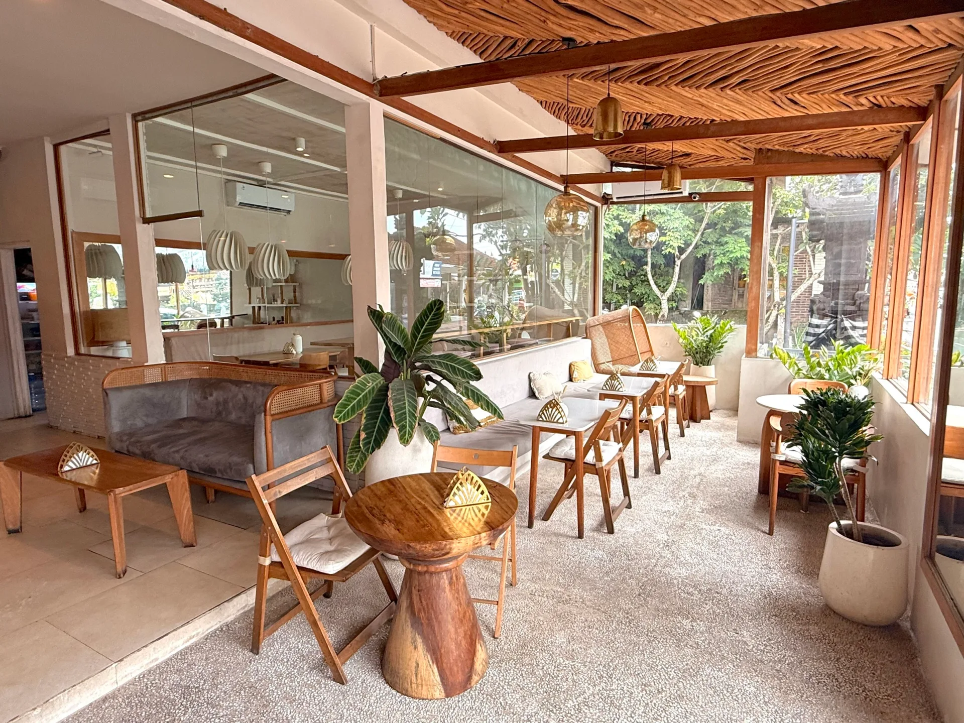 Vente Flash ! Café et entreprise de gâteaux rentables à vendre à Canggu