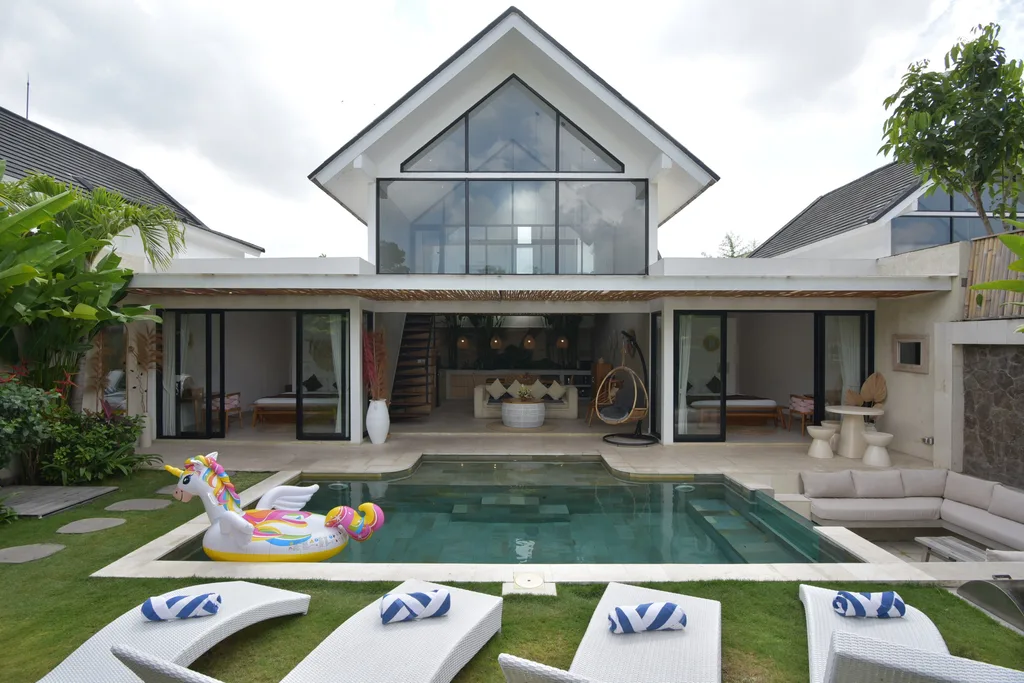 Tropical 4 Bedroom Villa in Umalas for Sale — photo 2
