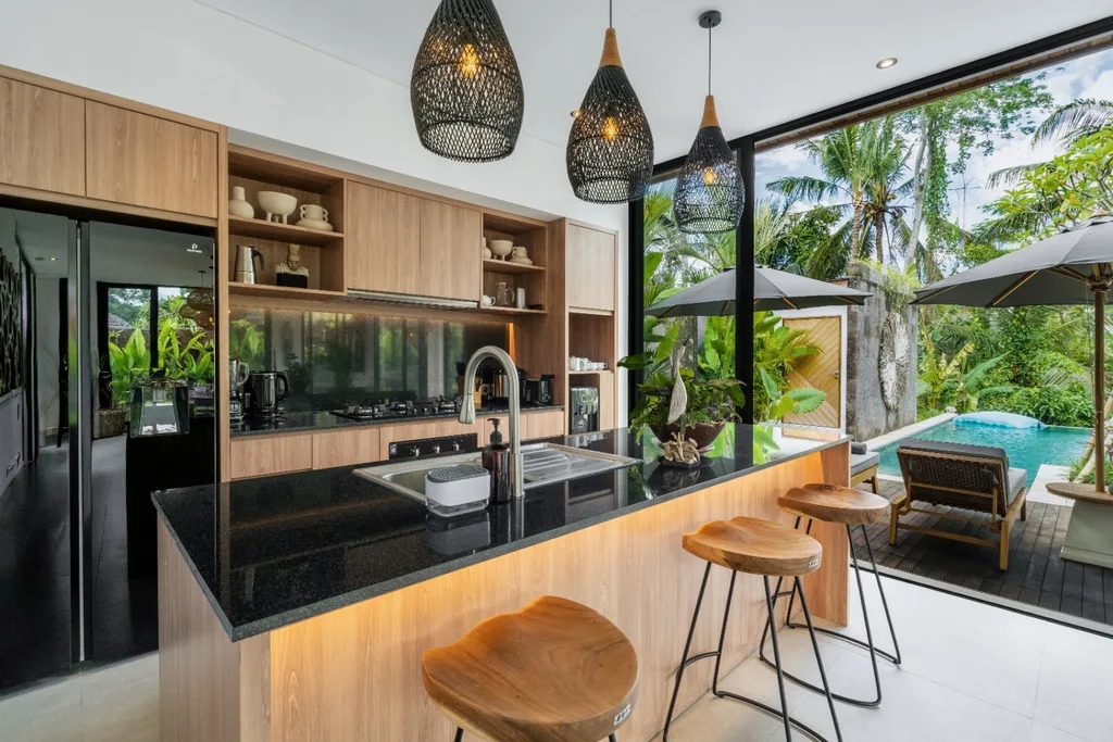 Spacious 5-Bedroom Jungle Villa for Sale in Ubud — photo 4