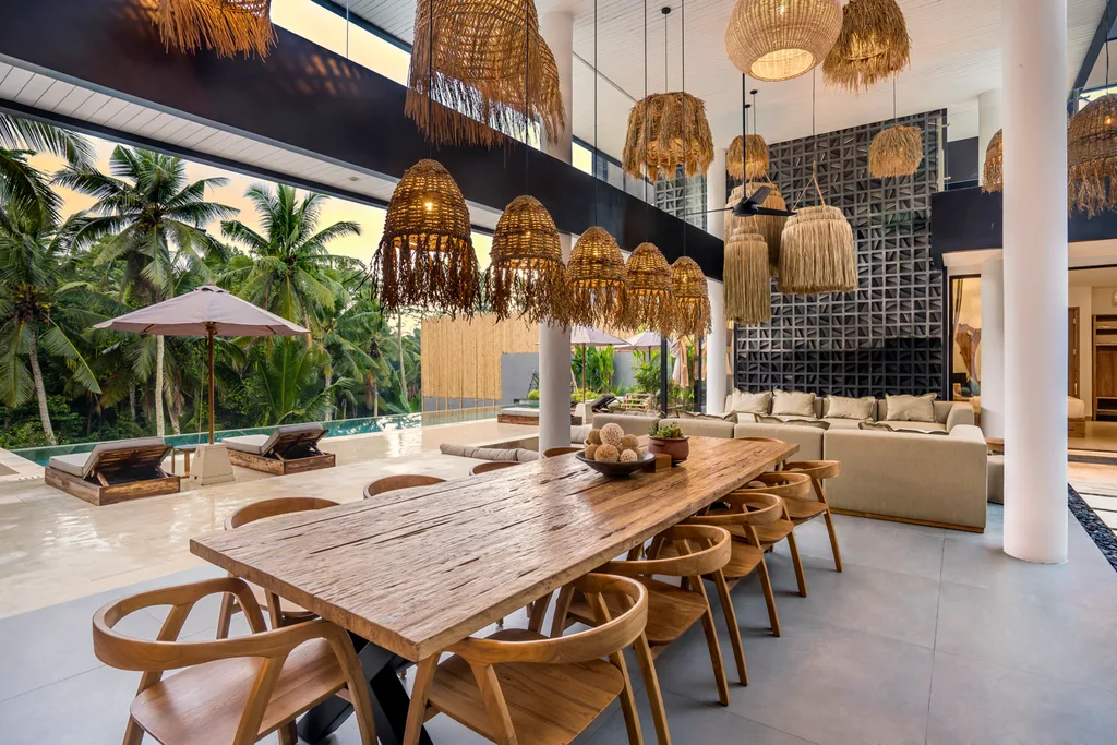 Spacious 6-Bedroom Villa in Central Ubud for Sale — photo 4
