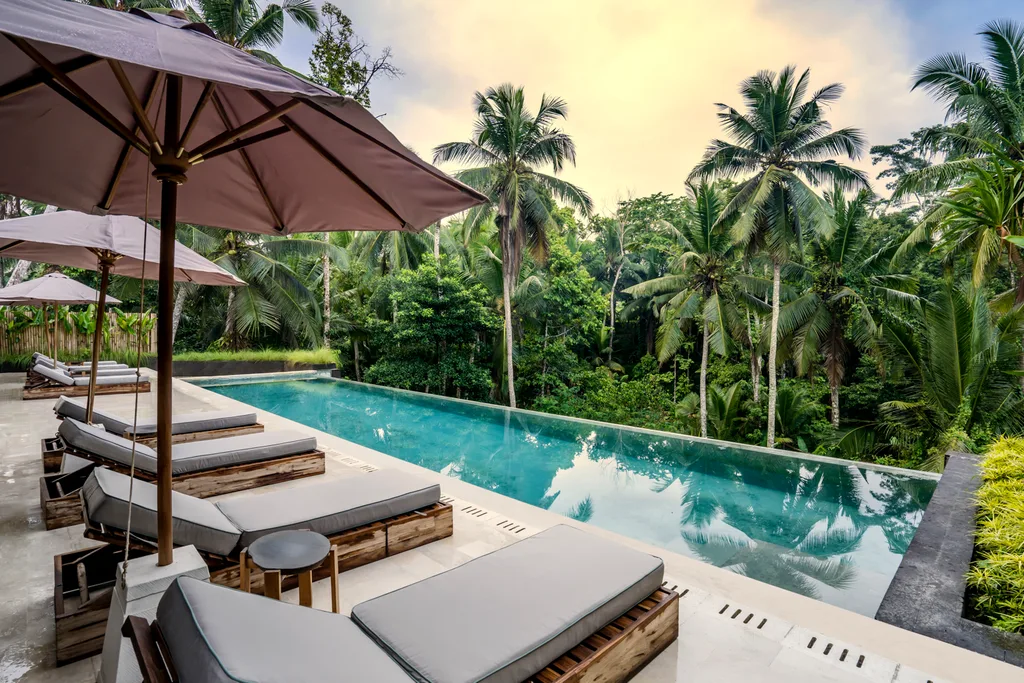 Spacious 6-Bedroom Villa in Central Ubud for Sale — photo 3