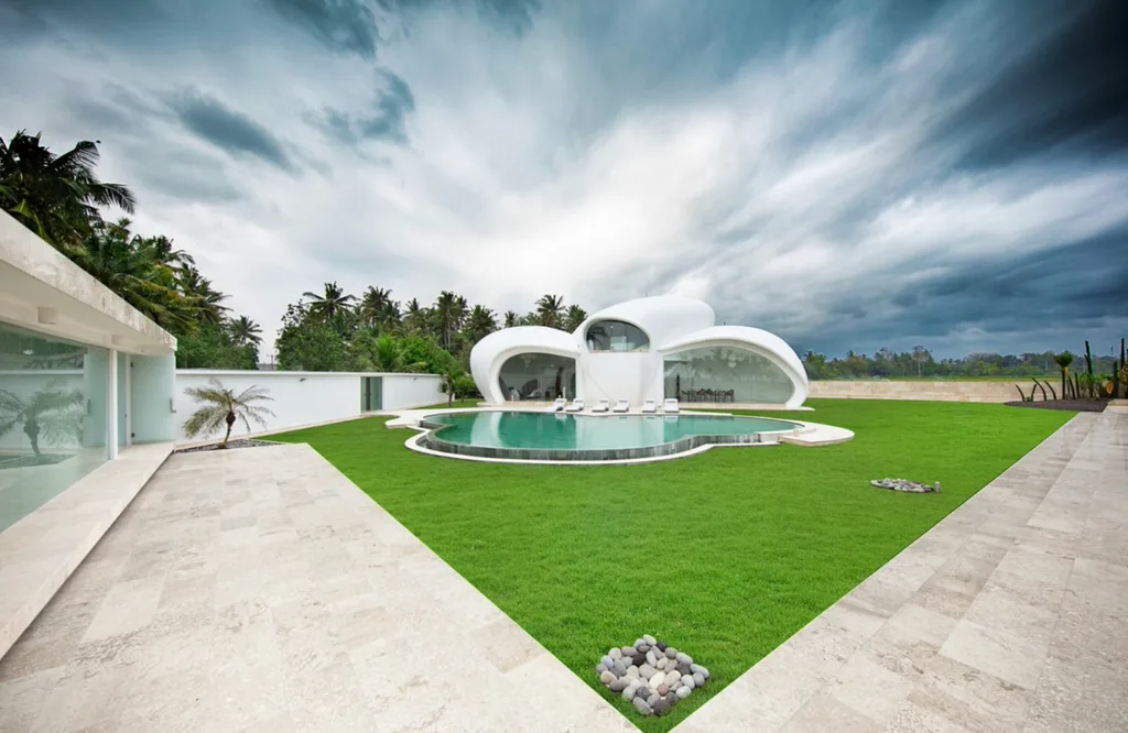 Beachfront Villa in Tabanan for Sale with Views — photo 2