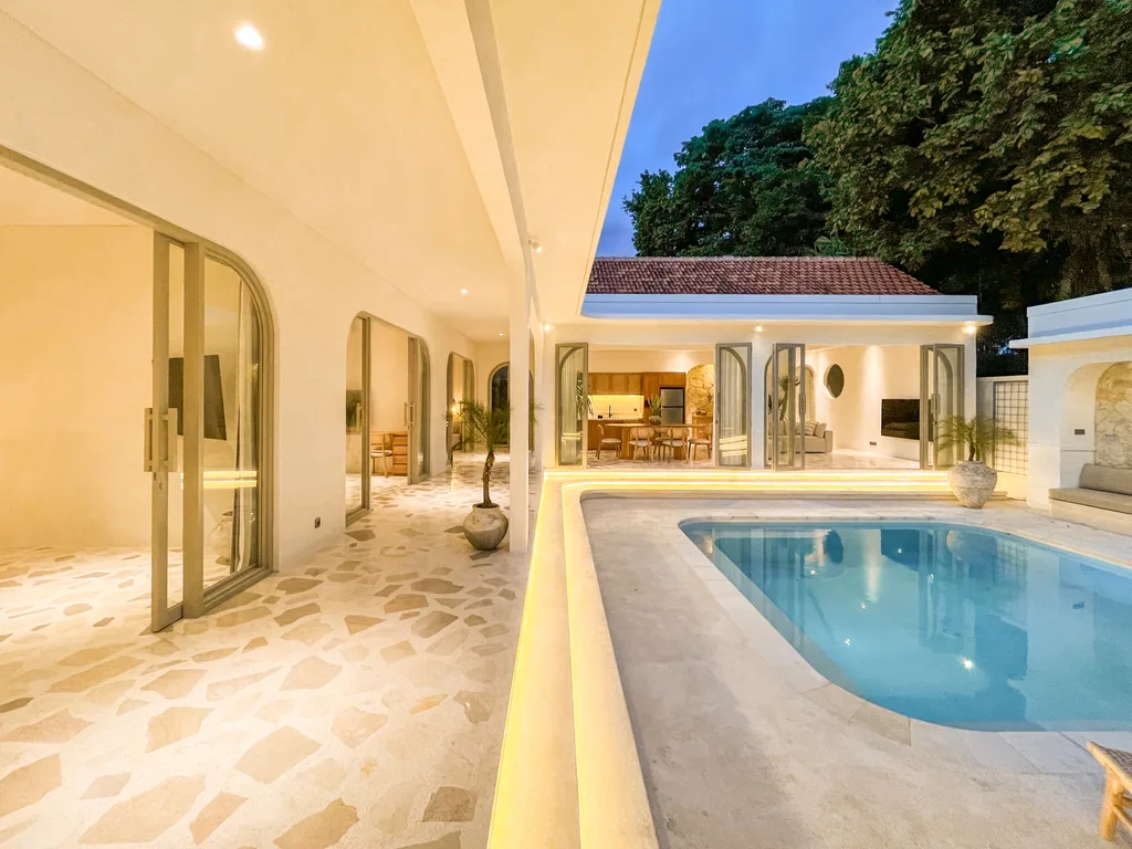 Chic 3-Bedroom Villa in Kerobokan for Sale — photo 2