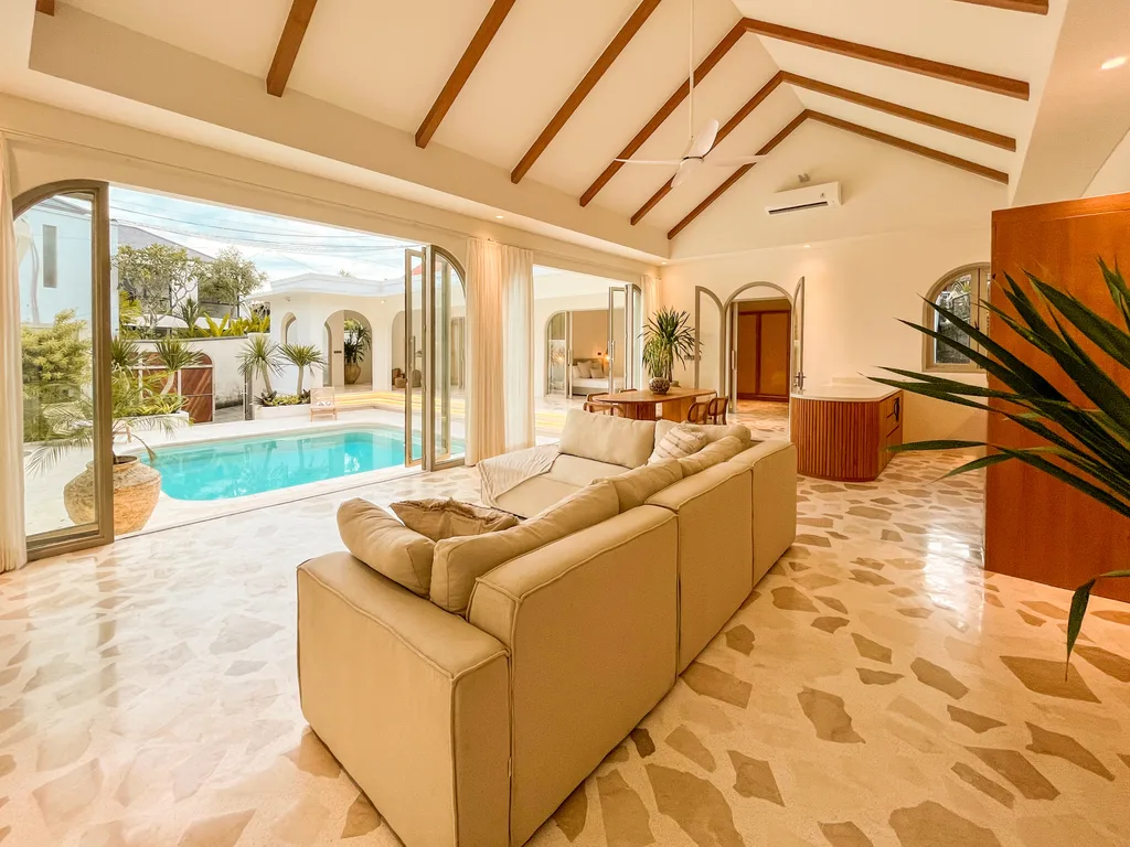 Chic 3-Bedroom Villa in Kerobokan for Sale — photo 3