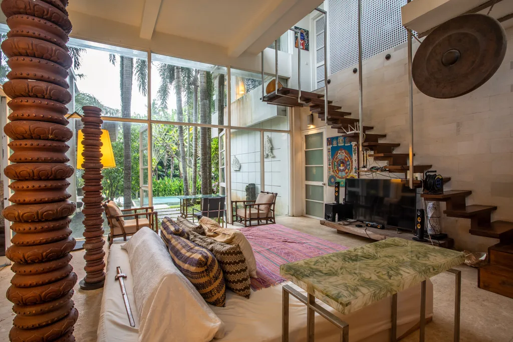 Rare Freehold Estate with Expansive Land and Timeless Architecture in Kedungu — photo 3