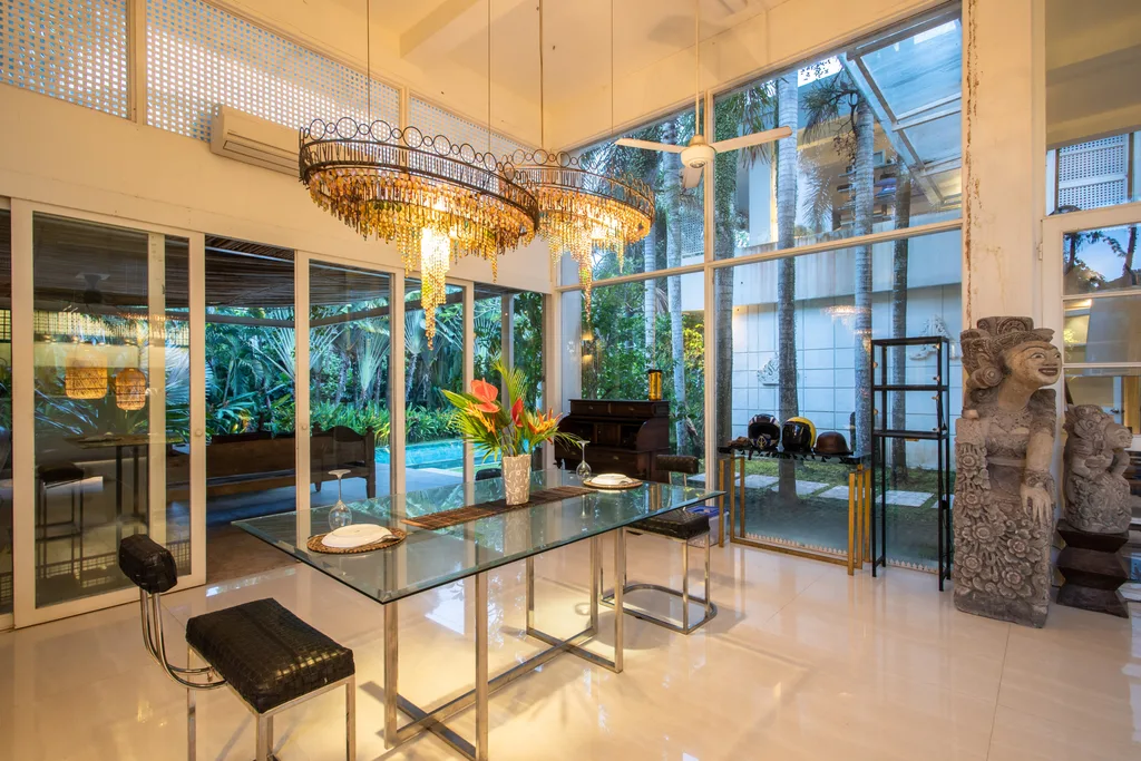 Rare Freehold Estate with Expansive Land and Timeless Architecture in Kedungu — photo 5