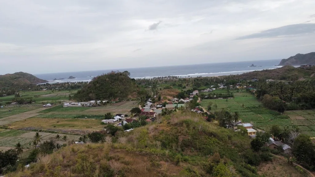 Freehold Hilltop Land in Central Lombok for Sale — photo 3