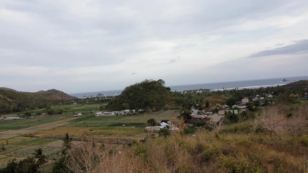 Freehold Hilltop Land in Central Lombok for Sale — photo 4
