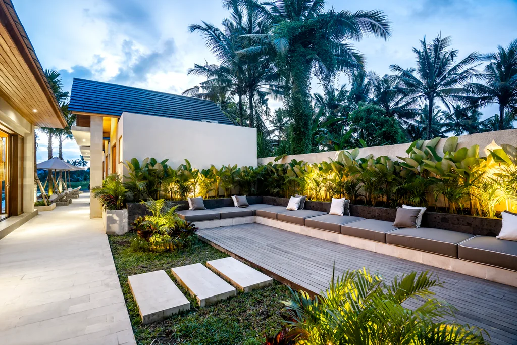 Spacious 6-Bedroom Villa with Large Pool in Ubud for Sale — photo 5