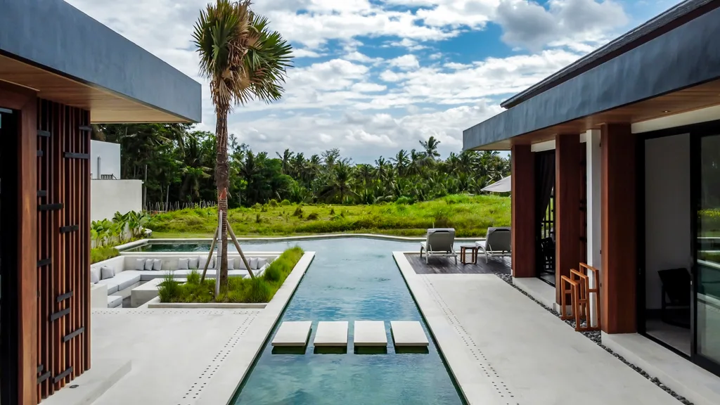 Modern 4-Bedroom Villa with Spacious Pool in Ubud for Sale — photo 3