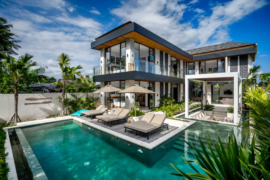 Spacious 5-Bedroom Villa with Jungle Views in Ubud for Sale
