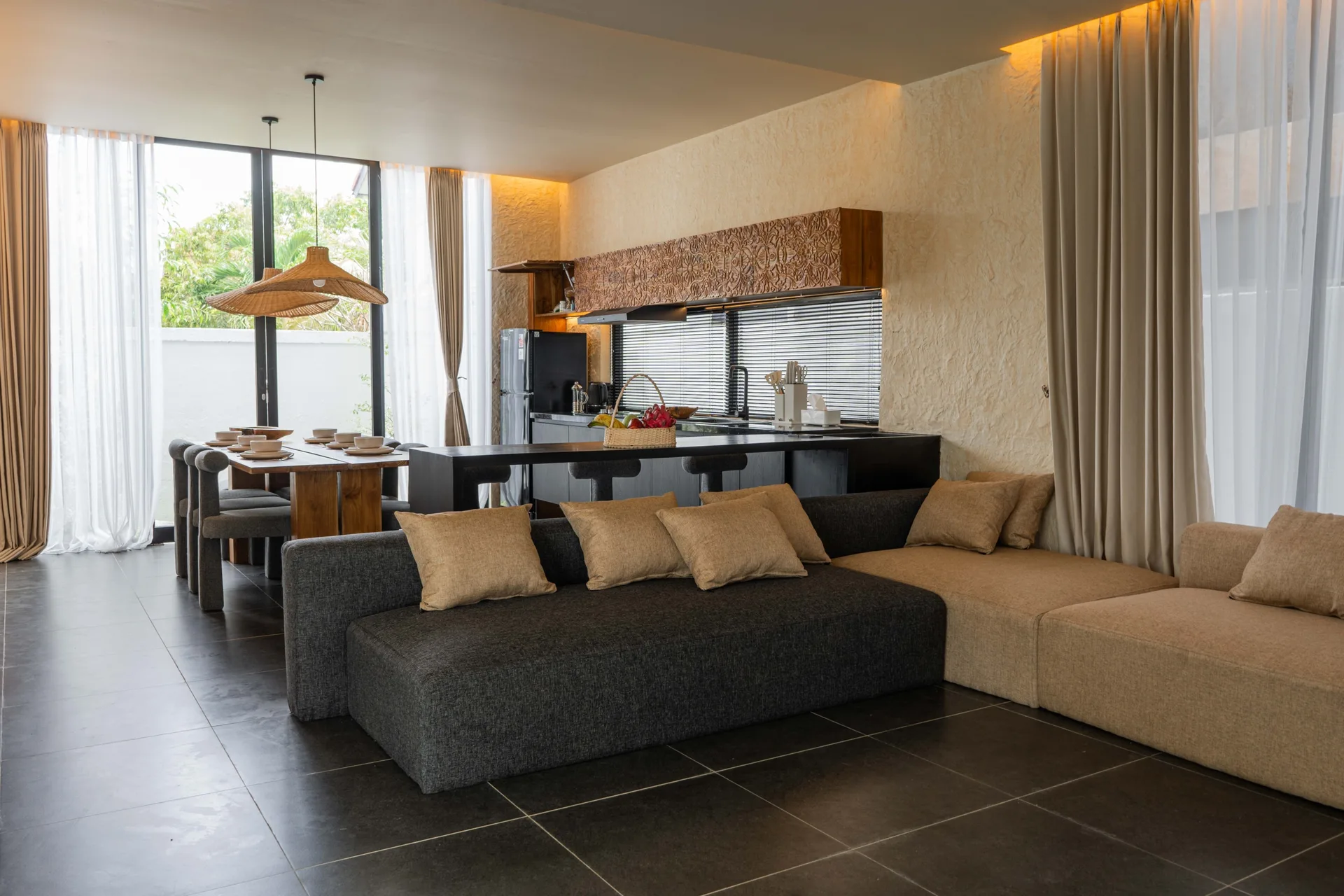 Luxury 3-Bedroom Villa with Ocean Views in Dreamland