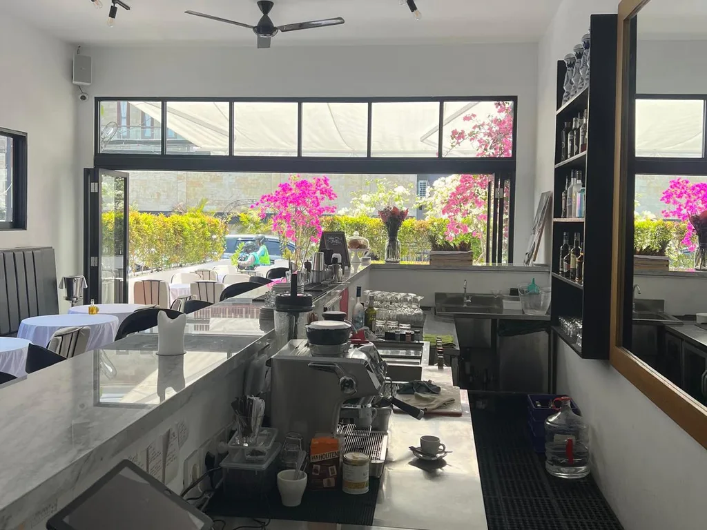 Turnkey Restaurant Lease Opportunity in Prime Bali Location — photo 3