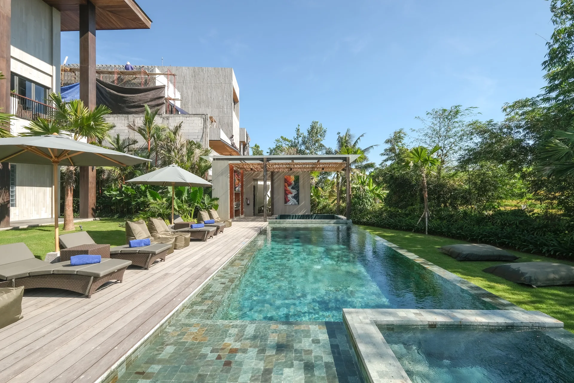 9 Bedrooms Luxury Spacious Villa in Buduk