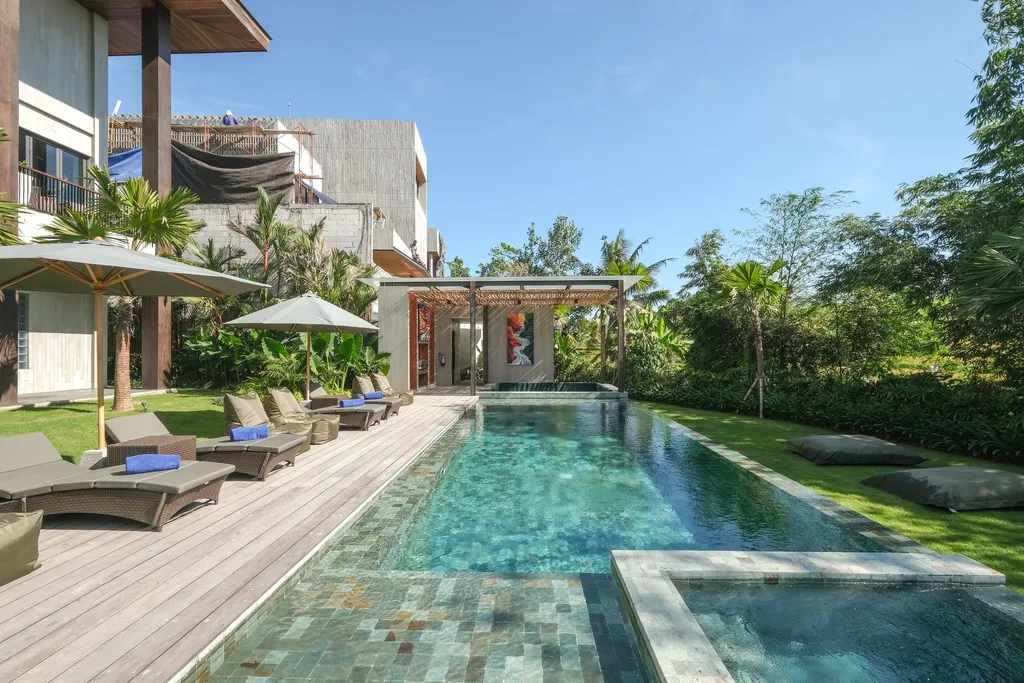 9 Bedrooms Luxury Spacious Villa in Buduk