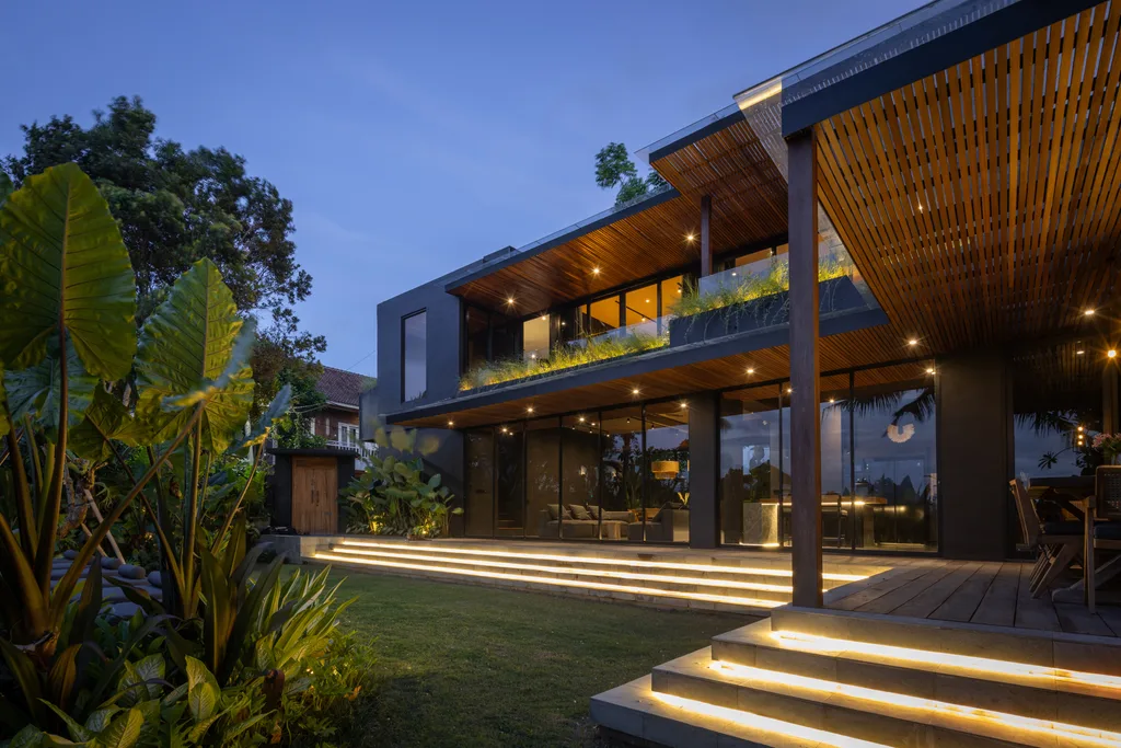 Luxury Modern Villa in Pererenan with Rice Field Views — photo 4