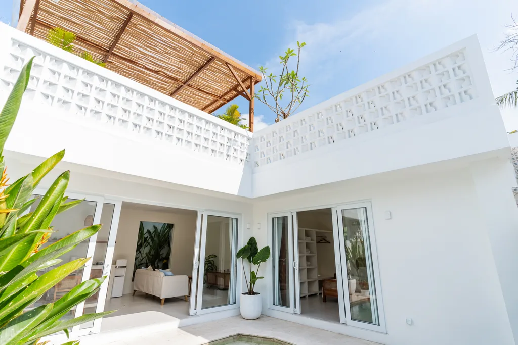 Modern 1 Bedroom Villa with Office in Central Canggu for Sale — photo 3