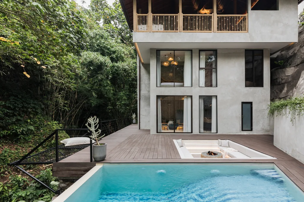 Riverside 4 Bedroom Villa with Infinity Pool and Jungle Views in Ubud — photo 3