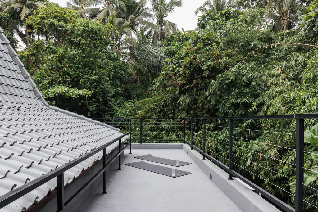 Riverside 4 Bedroom Villa with Infinity Pool and Jungle Views in Ubud — photo 4
