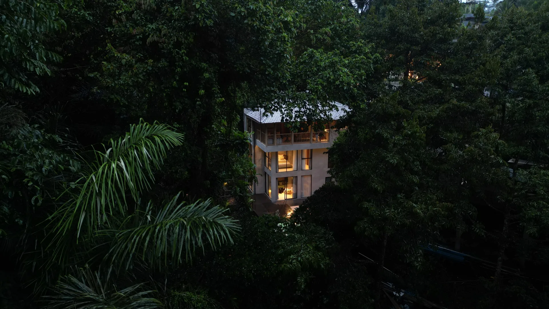 Riverside 4 Bedroom Villa with Infinity Pool and Jungle Views in Ubud
