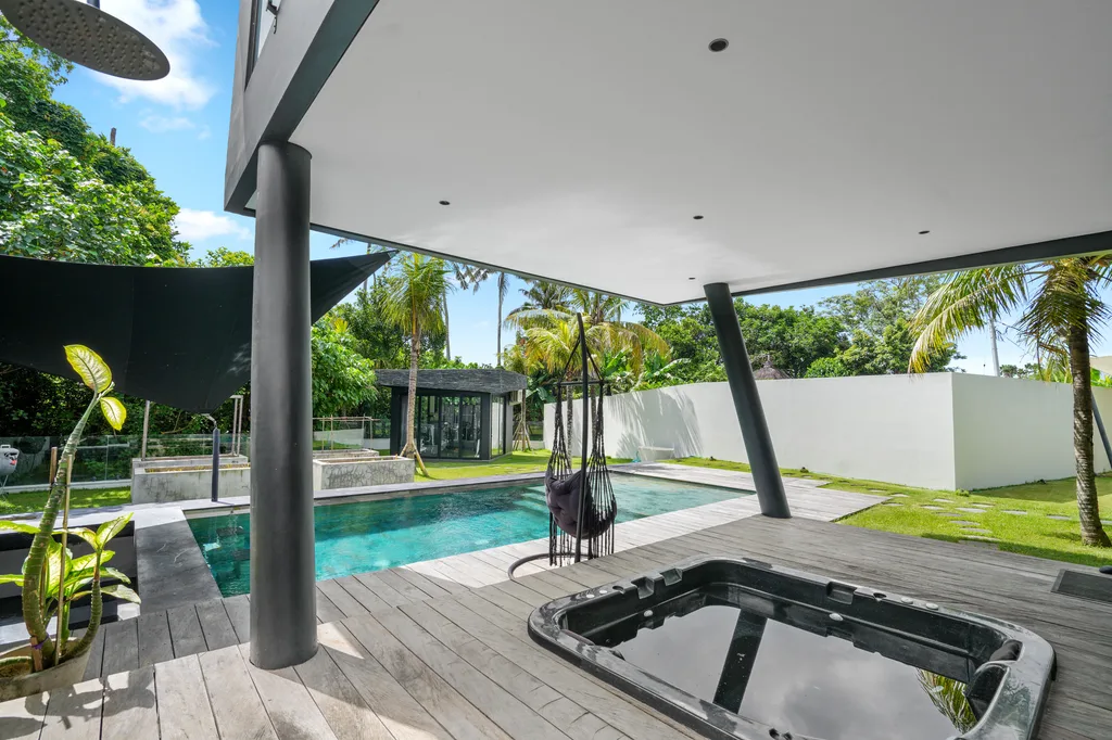 Luxury Modern Villa for Sale in Cemagi with Ocean and Rice Field Views — photo 3