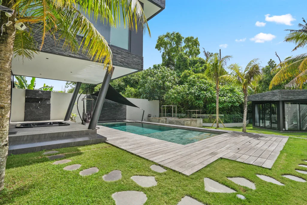 Luxury Modern Villa for Sale in Cemagi with Ocean and Rice Field Views — photo 2