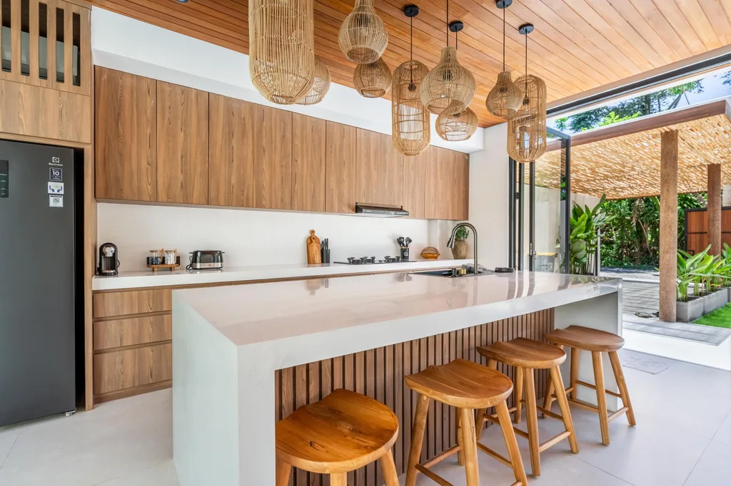 Luxurious Tropical 4 Bedroom Villa in Sanur for Lease — photo 5
