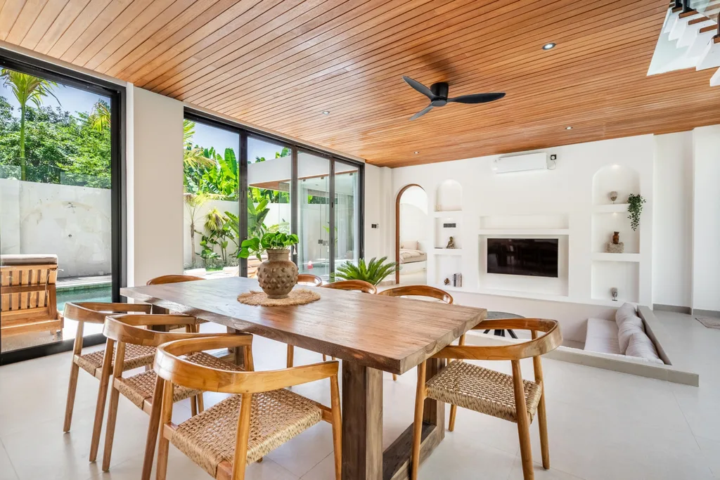 Luxurious Tropical 4 Bedroom Villa in Sanur for Lease — photo 4
