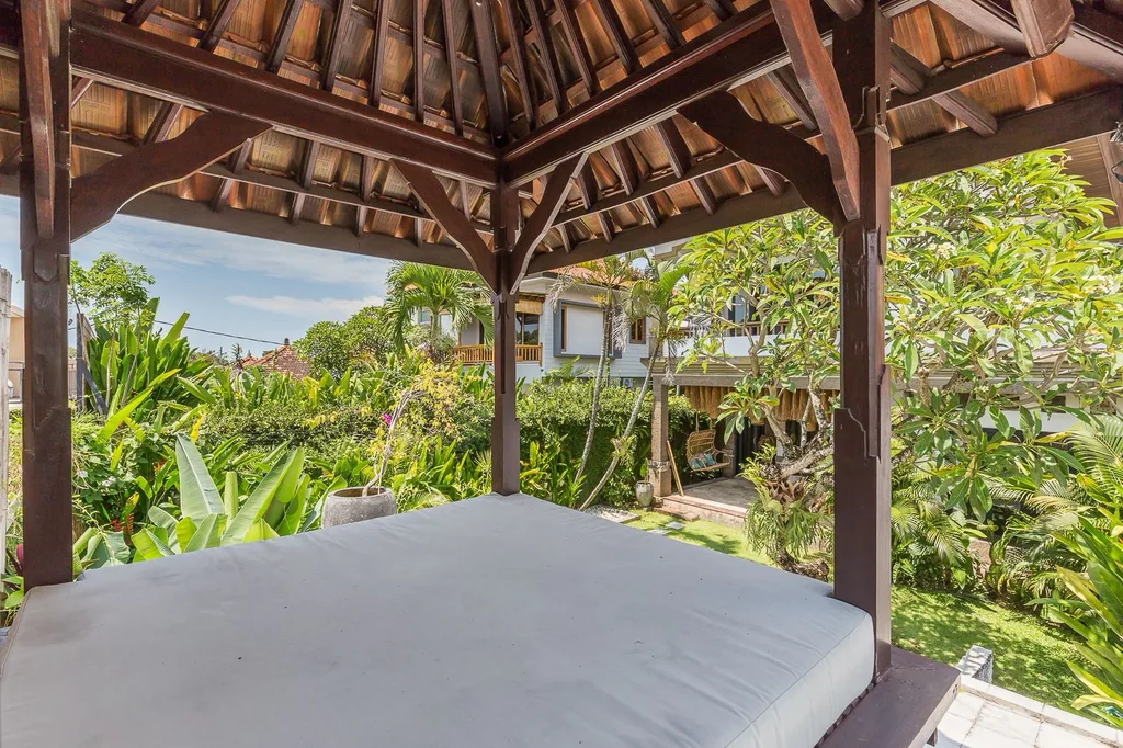 Beautiful 3-Bedroom Balinese-Style Villa in Umalas — photo 3