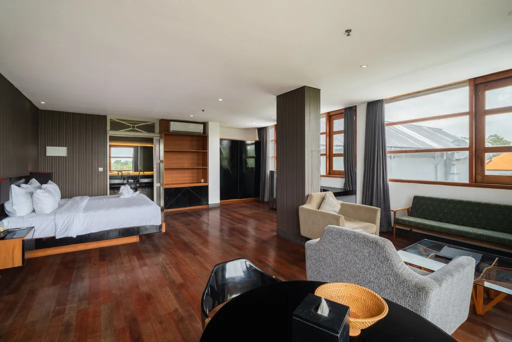 Prime 33-Rooms Hotel for Sale in Petitenget, Seminyak, with Rooftop and Restaurant — photo 4