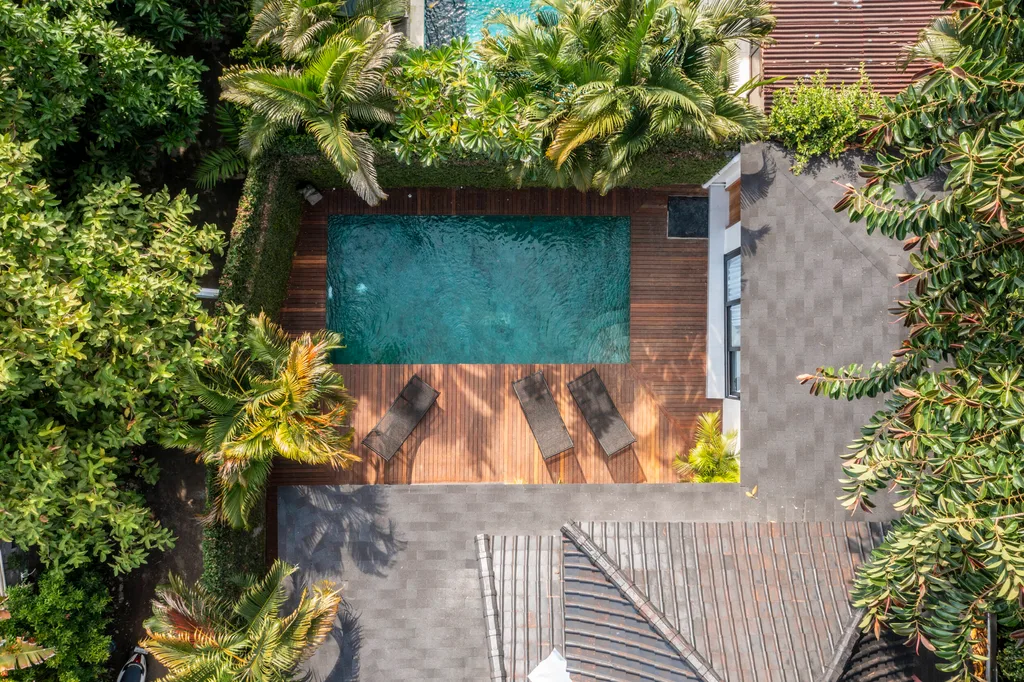4-Bedroom Villa For Sale in Seminyak Beach Side — photo 2