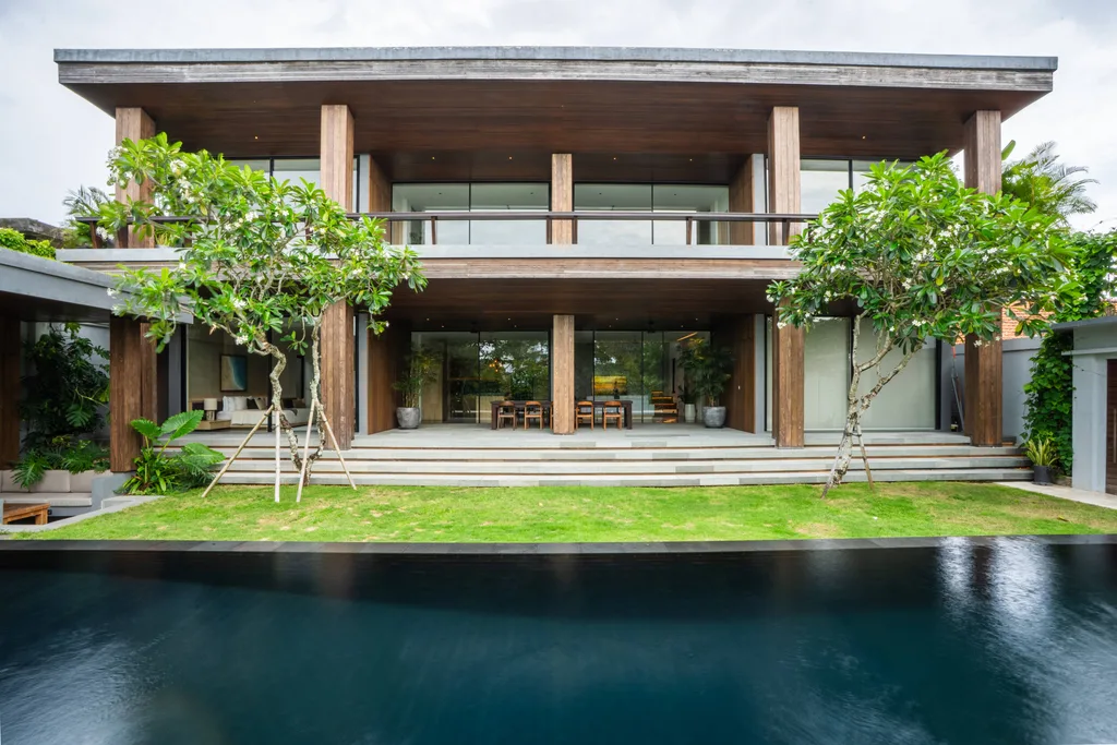 4-Bedroom Luxury Villa for Sale in Tumbak Bayuh, with Exceptional Build Quality — photo 3