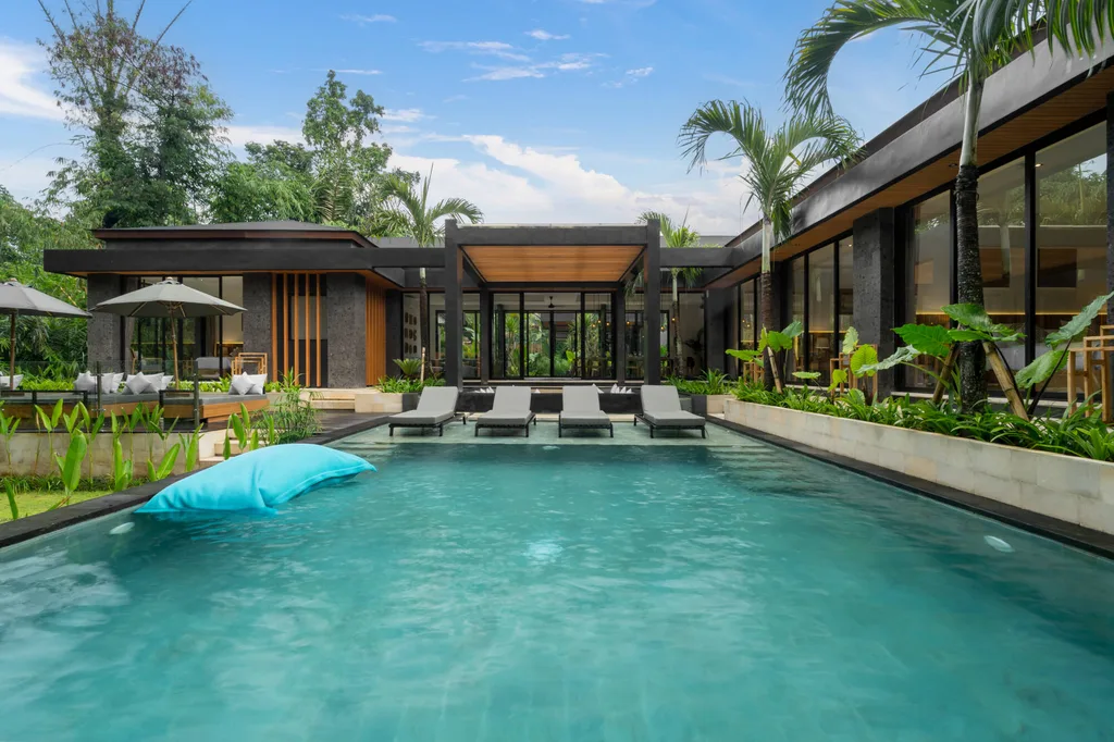 Resort-style 6 Bedroom Freehold Villa for Sale in Pejeng Ubud with Jungle Views — photo 4