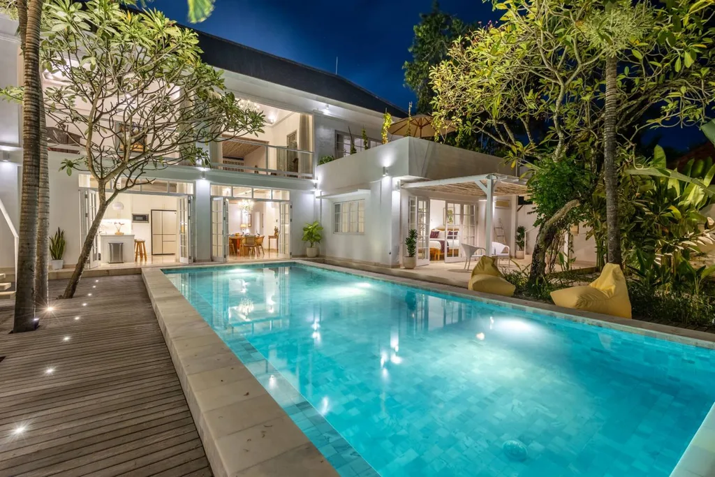 Luxury Tropical Colonial Villa 4 Bedrooms in Sanur