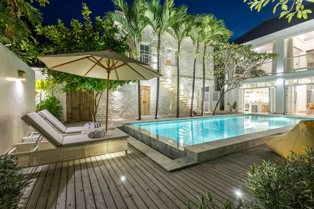 Luxury Tropical Colonial Villa 4 Bedrooms in Sanur — photo 2