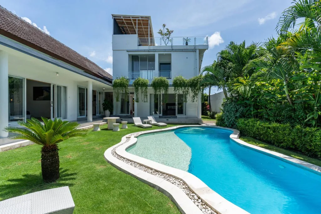 5 Bedroom Villa for Sale in Canggu Prime Location