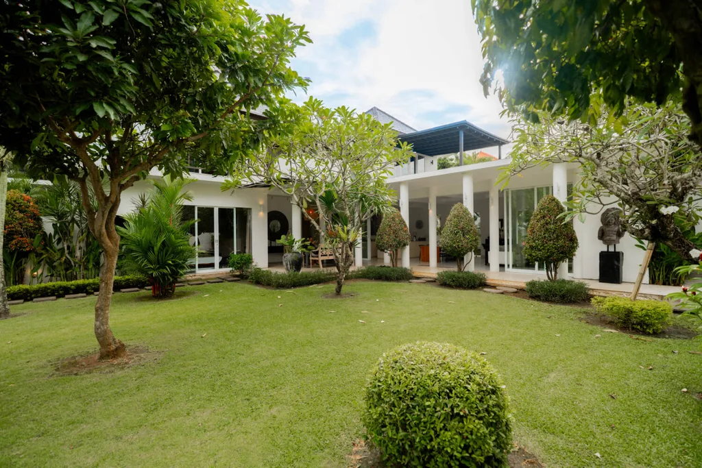 Spacious High Quality 4 Bedroom Freehold Villa for Sale in Jimbaran — photo 5