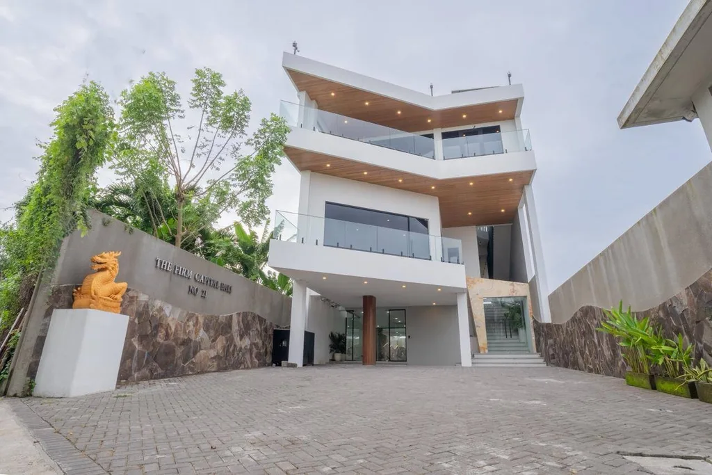 FOR SALE 4 Level Commercial Building in Beachfront Sanur — photo 2