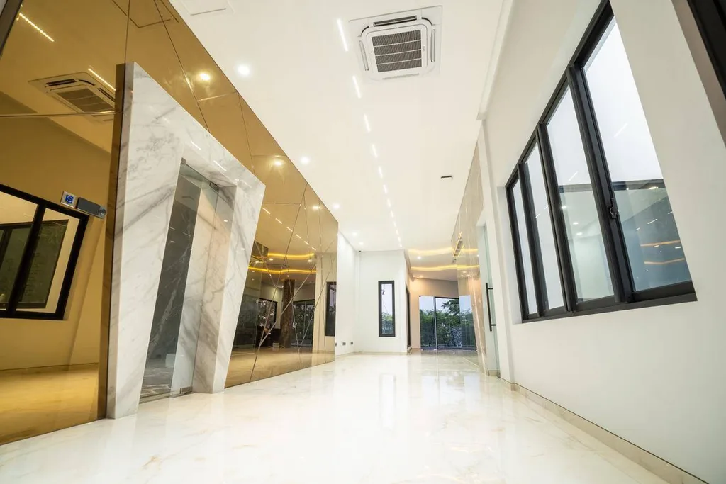 FOR SALE 4 Level Commercial Building in Beachfront Sanur — photo 4