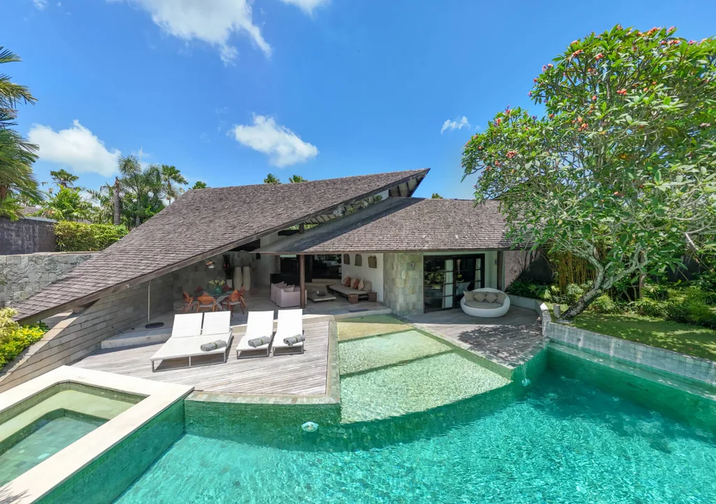 Tropical 3 Bedroom Villa Inside Luxury Resort in Petitenget, Seminyak